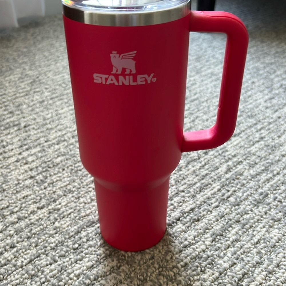 Gently used Pink Stanley Valentines 40oz cup. Used once.